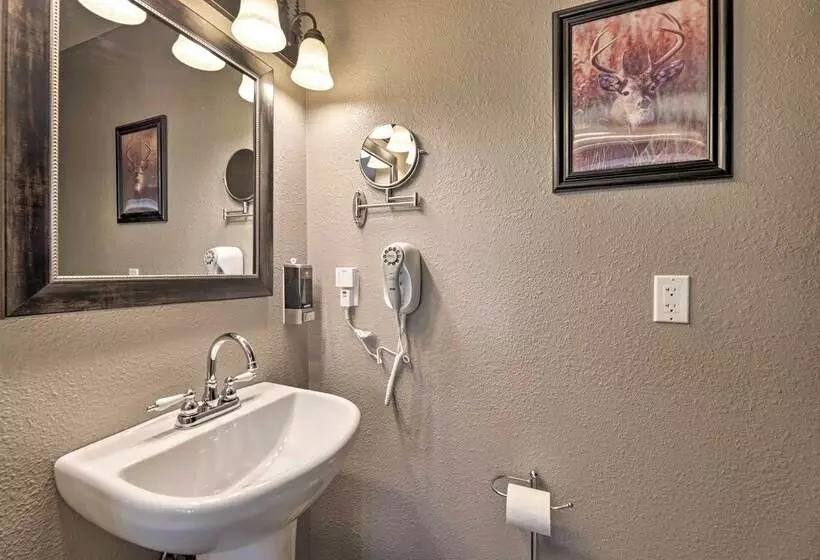 Centennial Cabin W/ Hot Tub, Sauna & Pool Table!