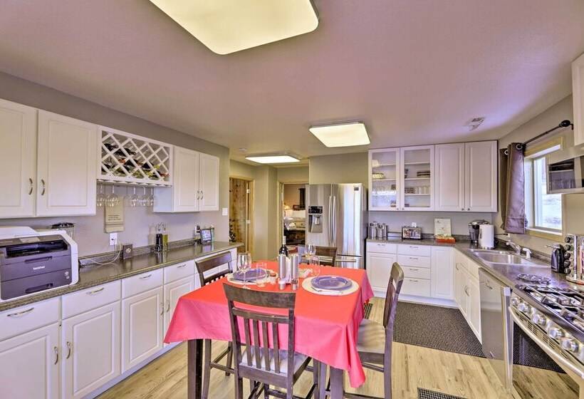 Centennial Cabin W/ Hot Tub, Sauna & Pool Table!