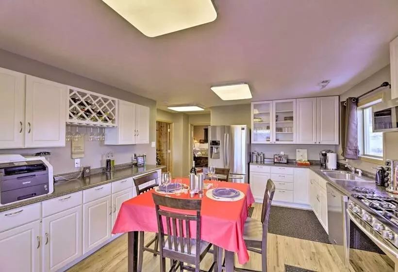 Centennial Cabin W/ Hot Tub, Sauna & Pool Table!