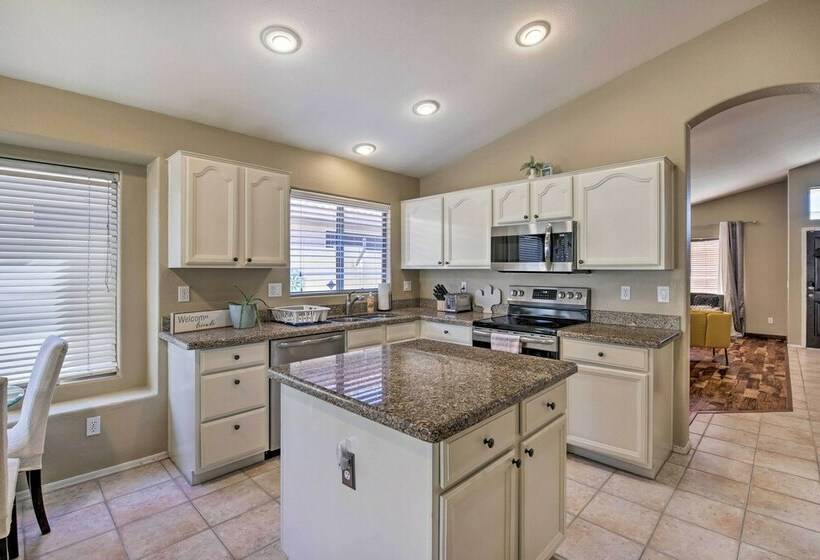 Chandler House W/ Hot Tub, Pool & Fire Pit!