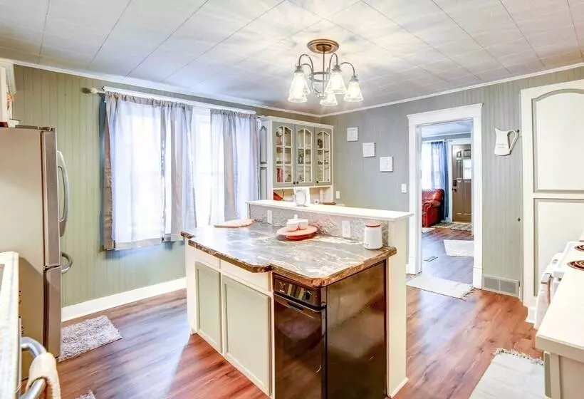 Charming Negaunee Home ~ 2 Mi To Teal Lake!