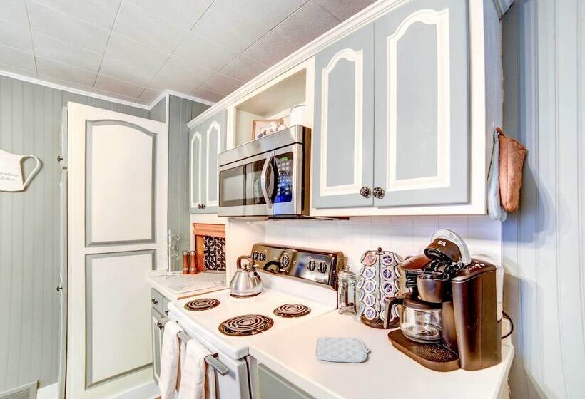 Charming Negaunee Home ~ 2 Mi To Teal Lake!