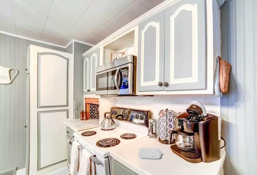 Charming Negaunee Home ~ 2 Mi To Teal Lake!