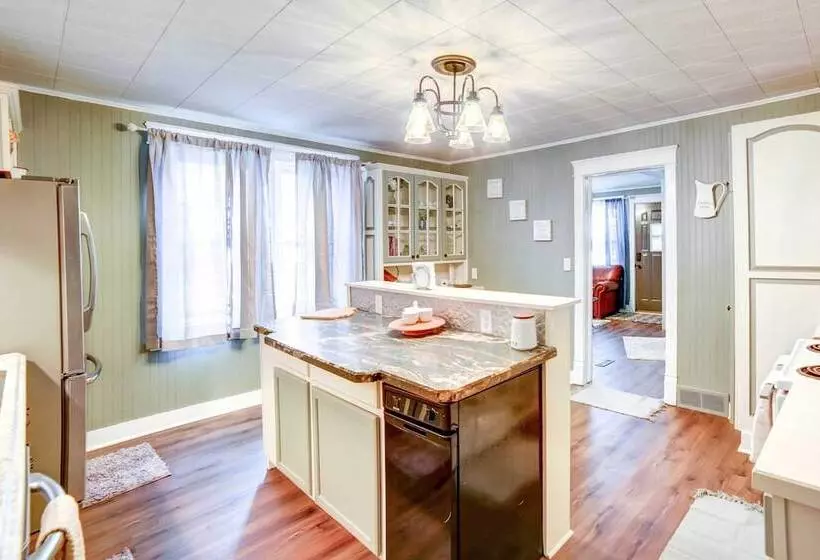 Charming Negaunee Home ~ 2 Mi To Teal Lake!