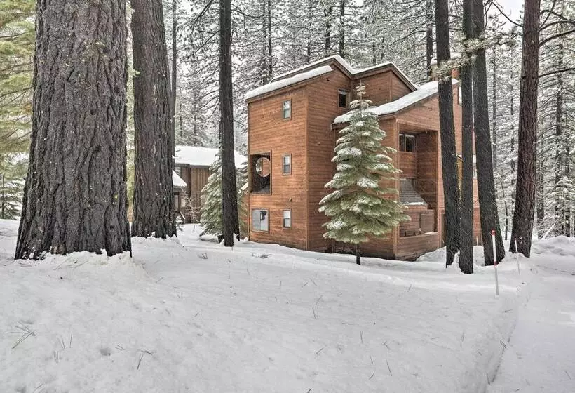 Chic Truckee Cabin Close To Golf Course & Hiking