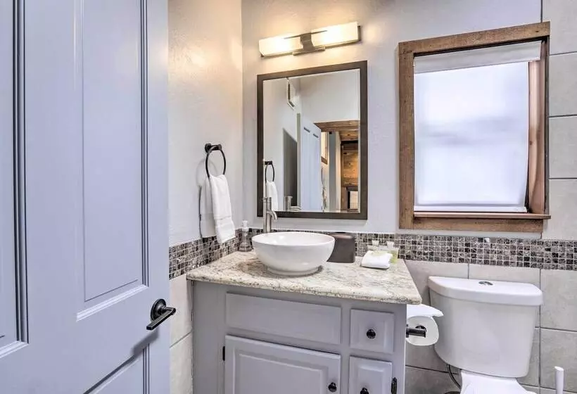 Chic Truckee Cabin Close To Golf Course & Hiking