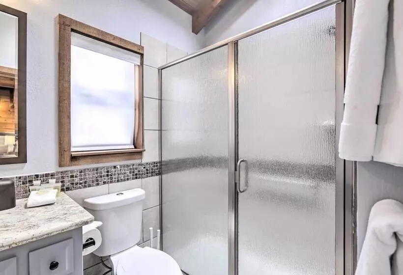 Chic Truckee Cabin Close To Golf Course & Hiking