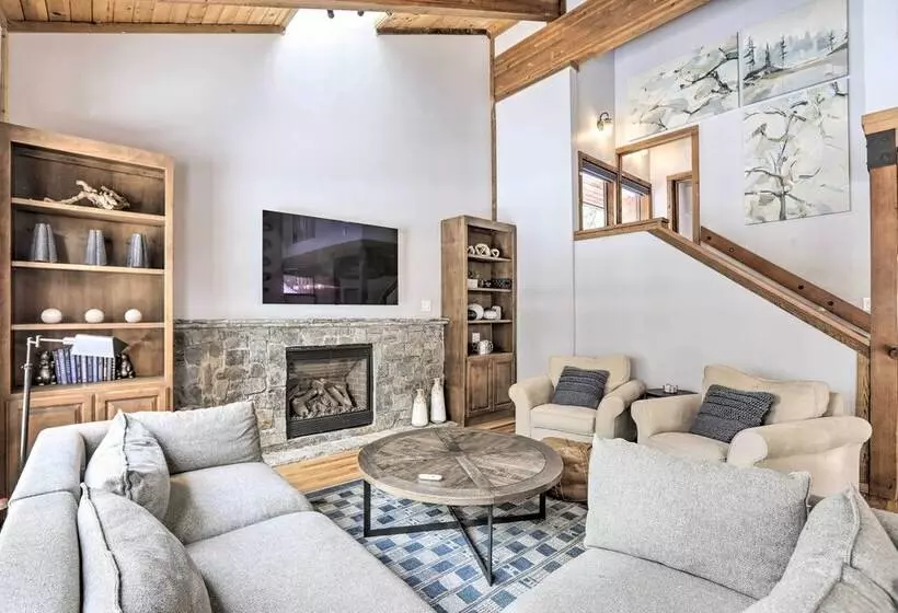 Chic Truckee Cabin Close To Golf Course & Hiking