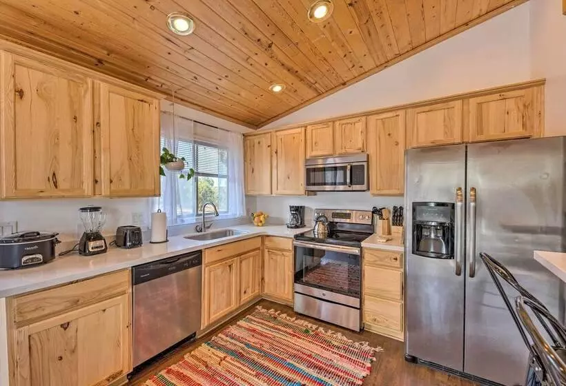 1 Mi To Hiking: Chic Show Low Escape W/ Fire Pit!