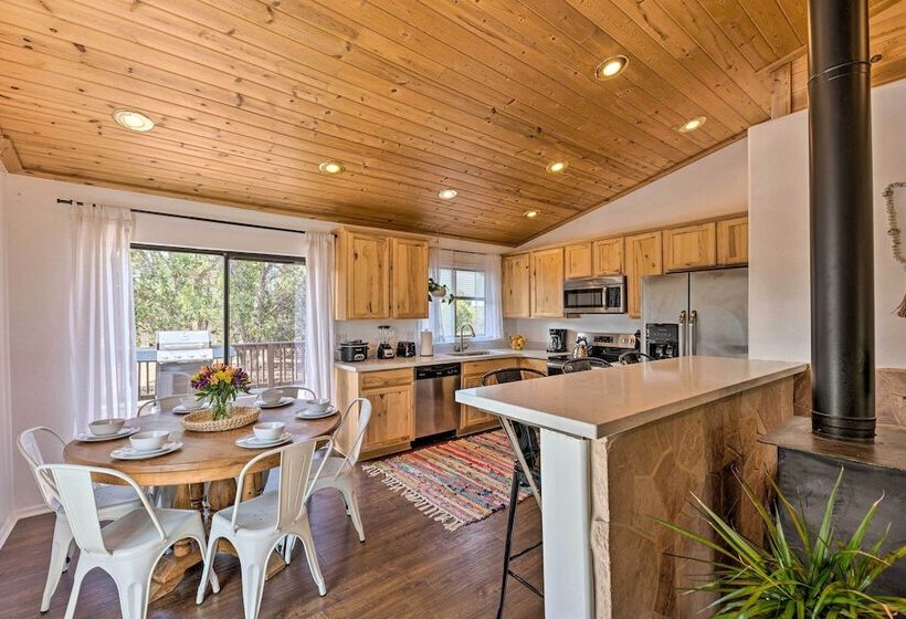 1 Mi To Hiking: Chic Show Low Escape W/ Fire Pit!