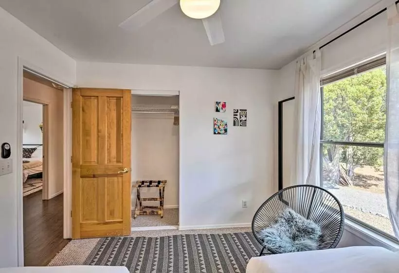 1 Mi To Hiking: Chic Show Low Escape W/ Fire Pit!