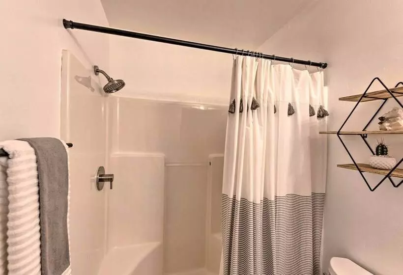 1 Mi To Hiking: Chic Show Low Escape W/ Fire Pit!