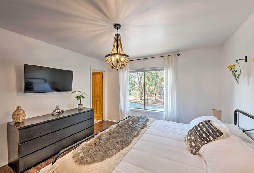 1 Mi To Hiking: Chic Show Low Escape W/ Fire Pit!