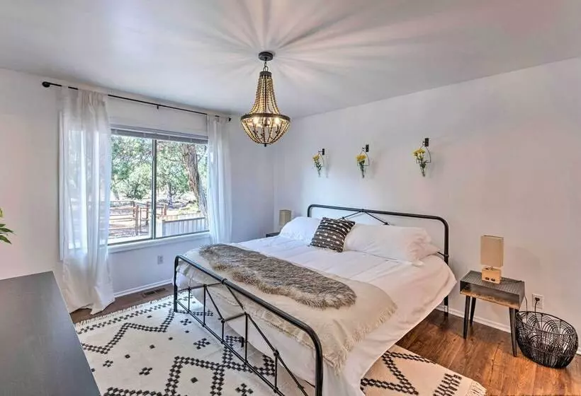 1 Mi To Hiking: Chic Show Low Escape W/ Fire Pit!