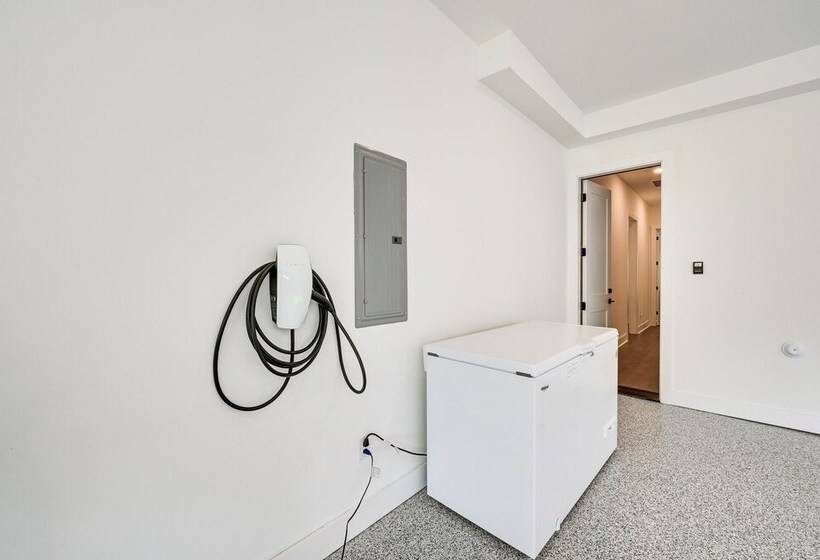 Clemson Home Near Memorial Stadium, Lake Hartwell!