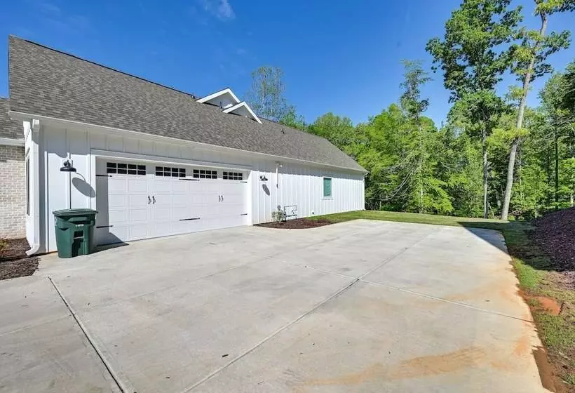 Clemson Home Near Memorial Stadium, Lake Hartwell!
