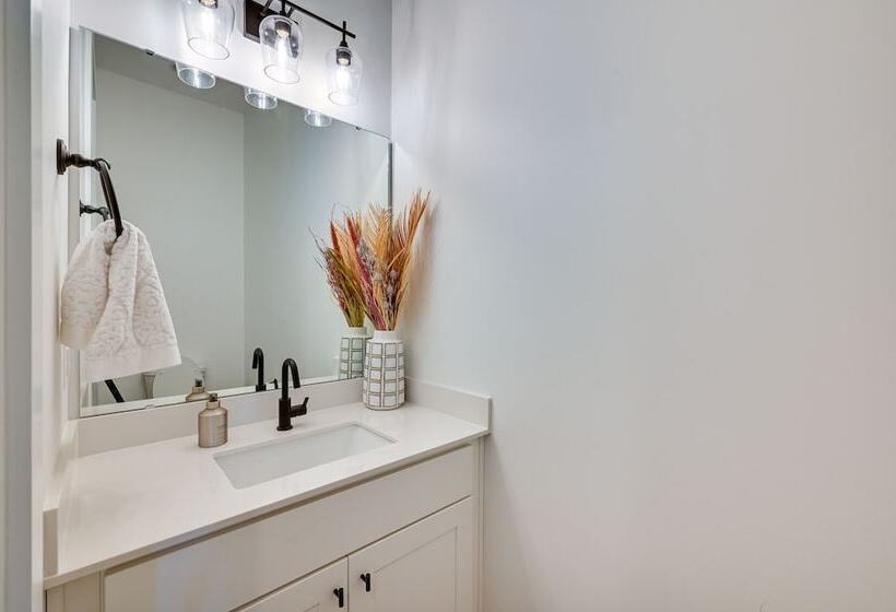 Clemson Home Near Memorial Stadium, Lake Hartwell!