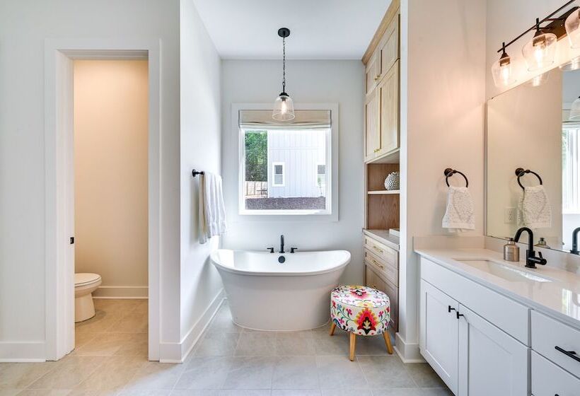 Clemson Home Near Memorial Stadium, Lake Hartwell!