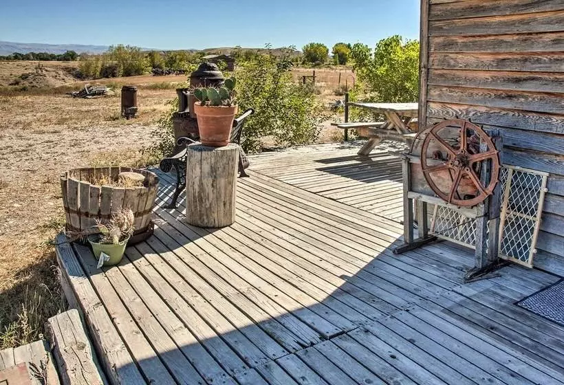 Converted Historic Schoolhouse W/ Hot Tub & Views!