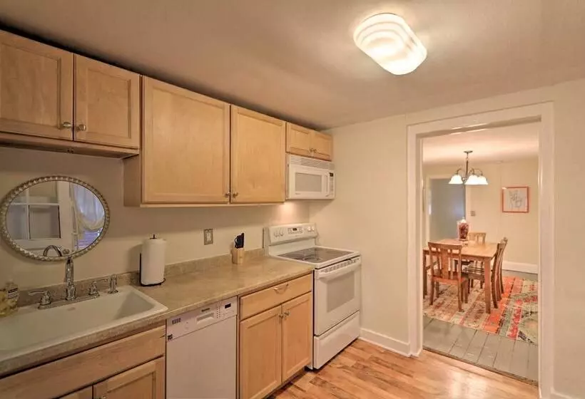 Cozy Lambertville Abode In The Heart Of Downtown!