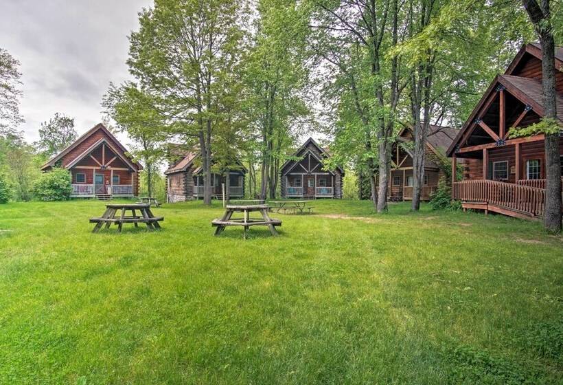 Cozy Retreat W/ Porch & Double Jj Resort Access!