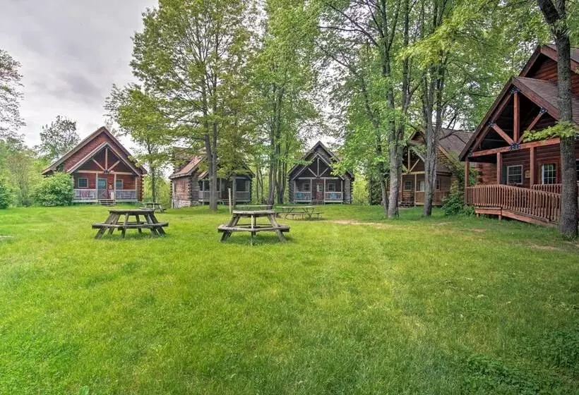 Cozy Retreat W/ Porch & Double Jj Resort Access!