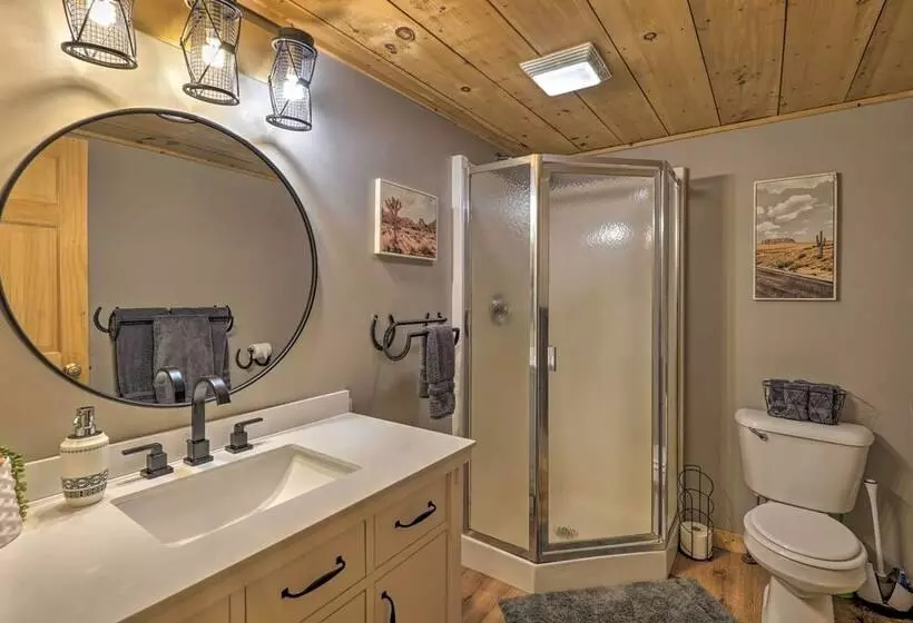 Cozy Retreat W/ Porch & Double Jj Resort Access!