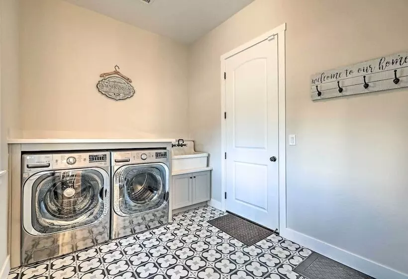 Flagstaff Oasis W/ Hot Tub   3 Mi To Downtown!