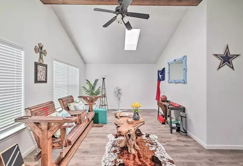Fort Worth Home < 1 Mi To Eagle Mountain Lake