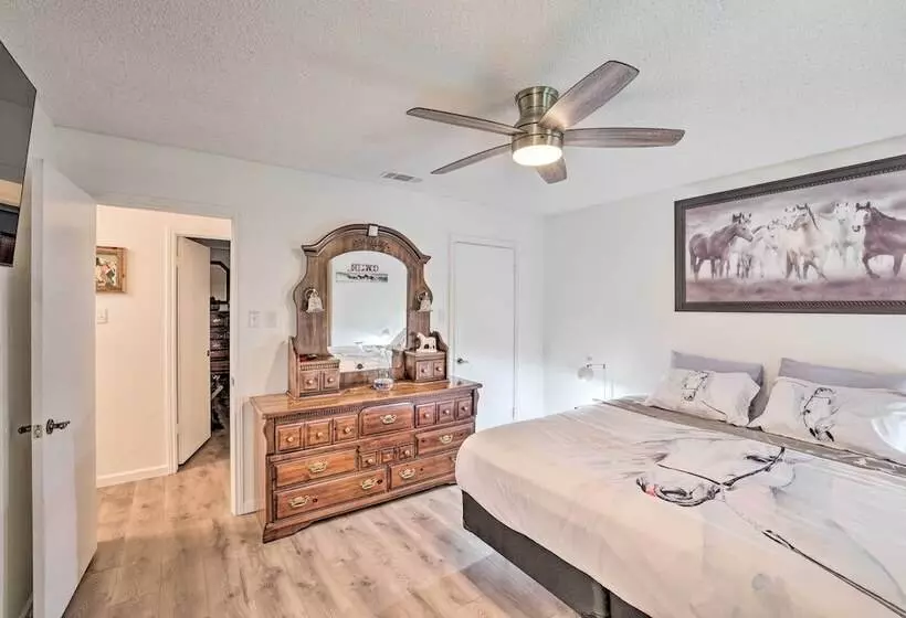 Fort Worth Home < 1 Mi To Eagle Mountain Lake