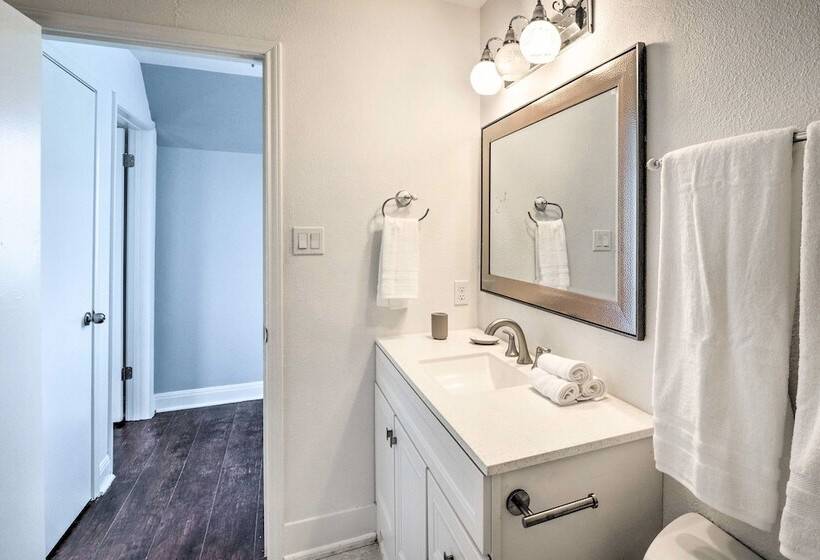 Gingerland Ranch In Del Valle: Game Room & Porch