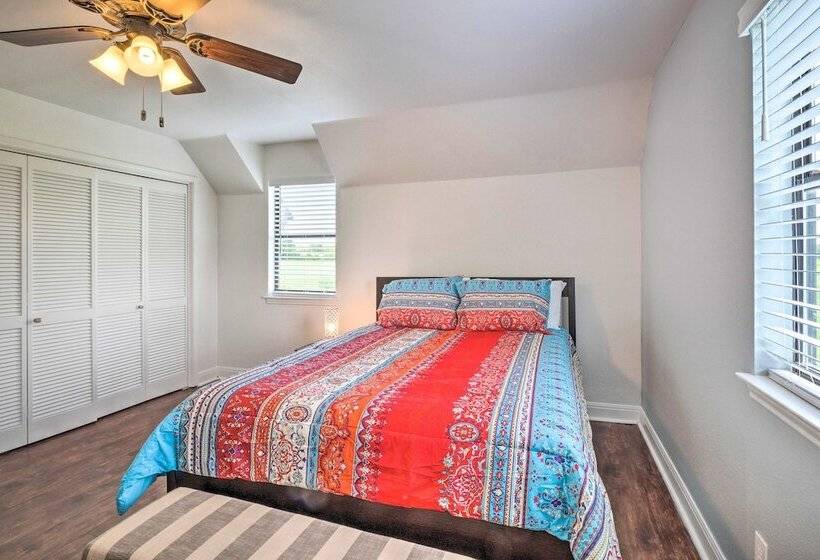 Gingerland Ranch In Del Valle: Game Room & Porch