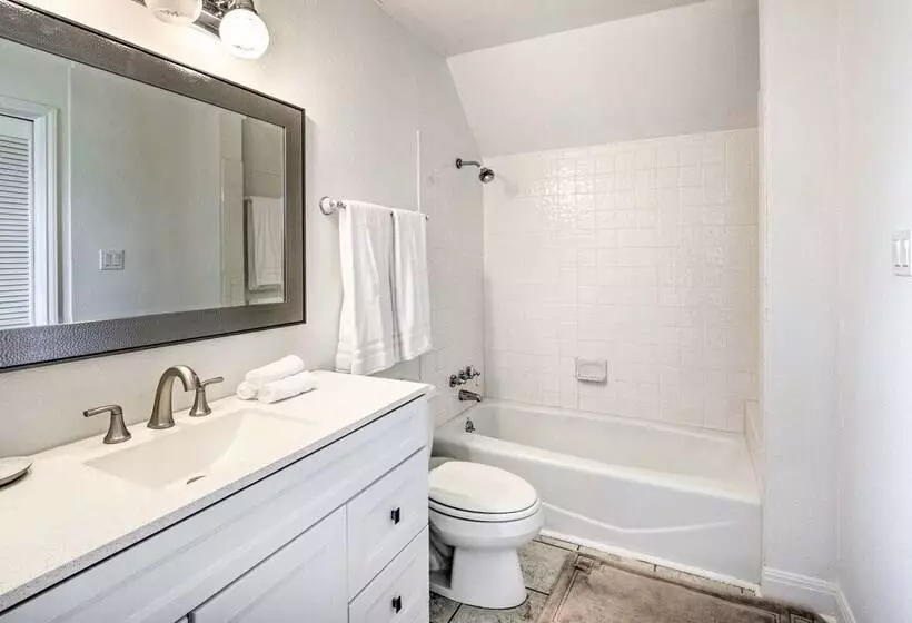 Gingerland Ranch In Del Valle: Game Room & Porch