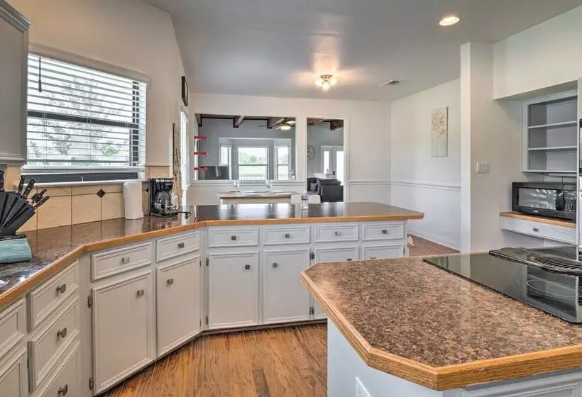 Gingerland Ranch In Del Valle: Game Room & Porch