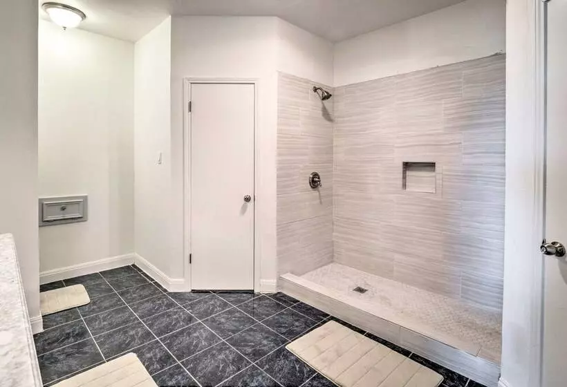 Gingerland Ranch In Del Valle: Game Room & Porch