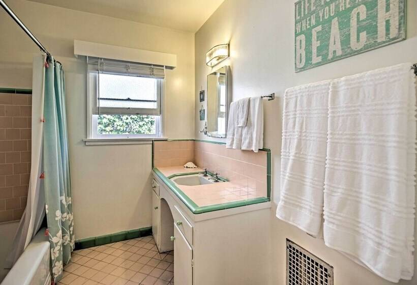 Oceanside Home W/ Yard   Walk To Beach & Pier