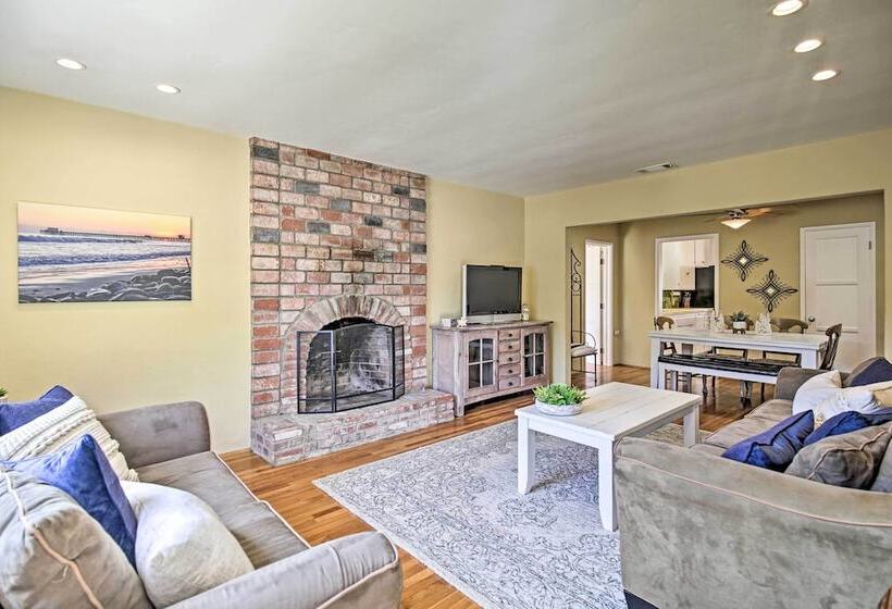 Oceanside Home W/ Yard   Walk To Beach & Pier