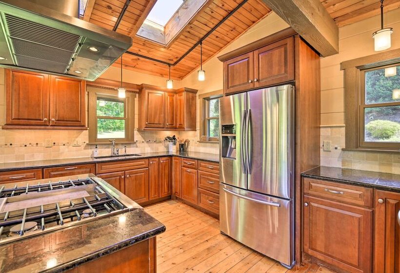 Ski, Hike, & Visit Vineyards: Banner Elk Cabin