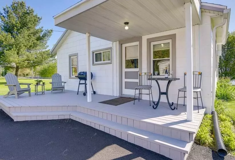 Idyllic Retreat W/ Lake Views   Near Marina!