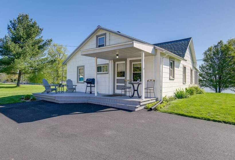 Idyllic Retreat W/ Lake Views Near Marina!