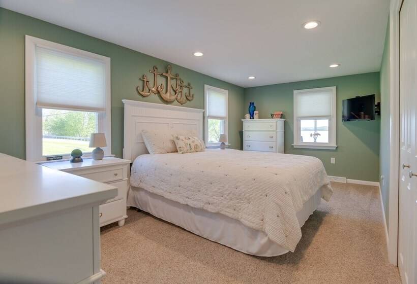 Idyllic Retreat W/ Lake Views Near Marina!