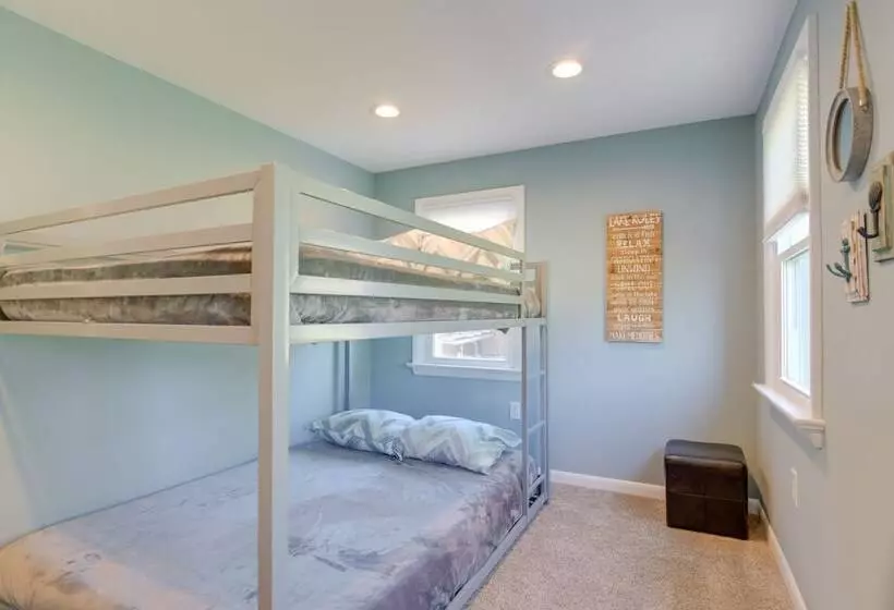 Idyllic Retreat W/ Lake Views   Near Marina!