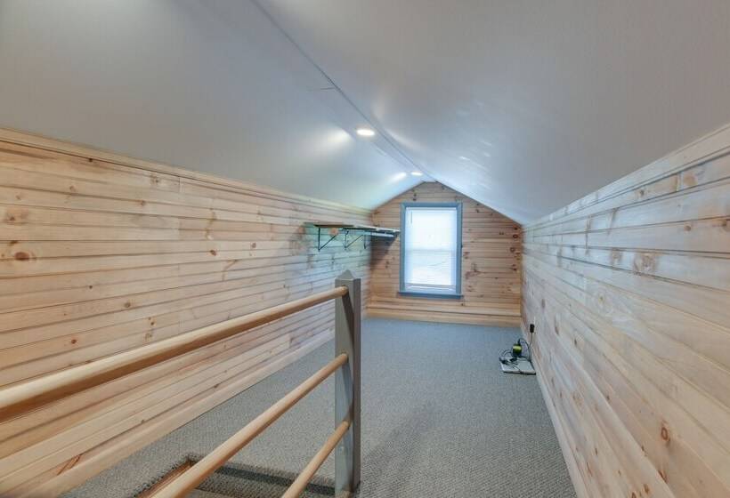 Idyllic Retreat W/ Lake Views Near Marina!