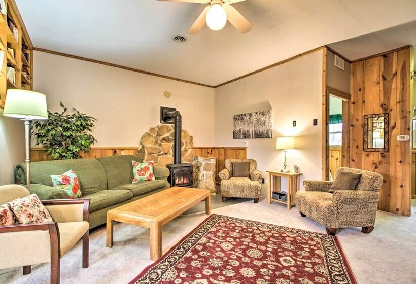 La Crescent Cottage On Minnesota Bluffs W/ View!