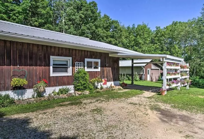 La Crescent Cottage On Minnesota Bluffs W/ View!