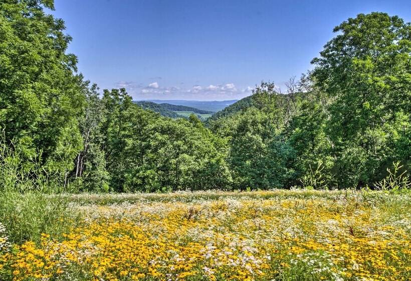 La Crescent Cottage On Minnesota Bluffs W/ View!