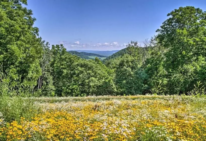 La Crescent Cottage On Minnesota Bluffs W/ View!