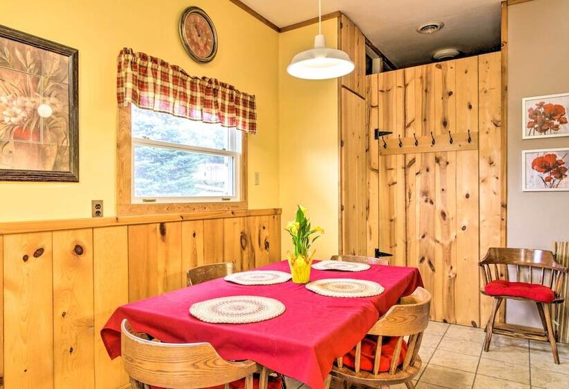 La Crescent Cottage On Minnesota Bluffs W/ View!