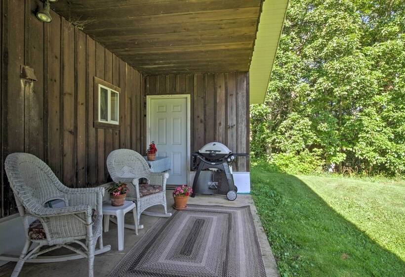 La Crescent Cottage On Minnesota Bluffs W/ View!