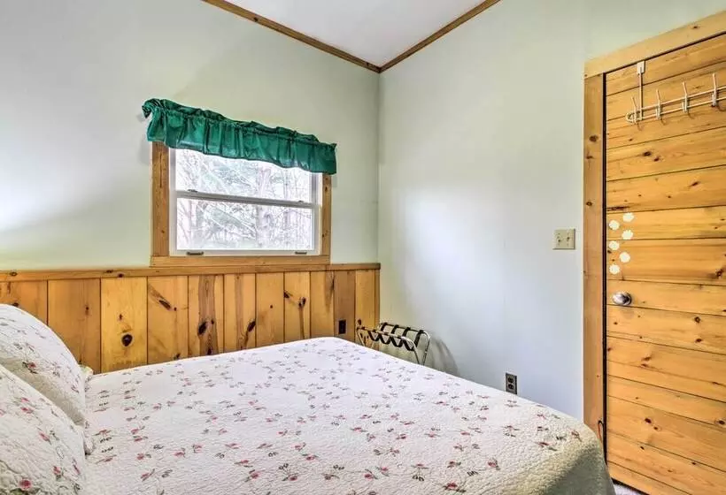 La Crescent Cottage On Minnesota Bluffs W/ View!